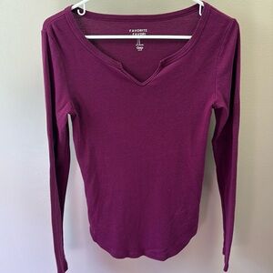GAP Women's Favorite V-Neck Long Sleeve Tee